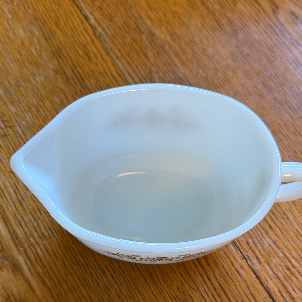 1970’s Pyrex Butterfly Gold Gravy Boat and Under plate - Picture 6 of 8